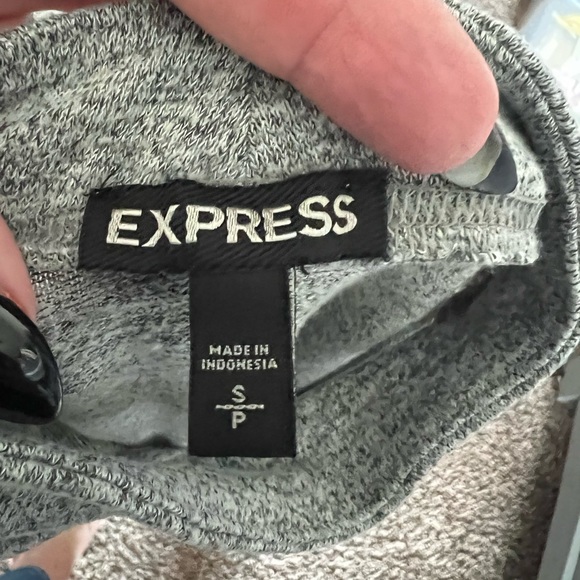 Express sleeveless gray choker collared top - Picture 4 of 5